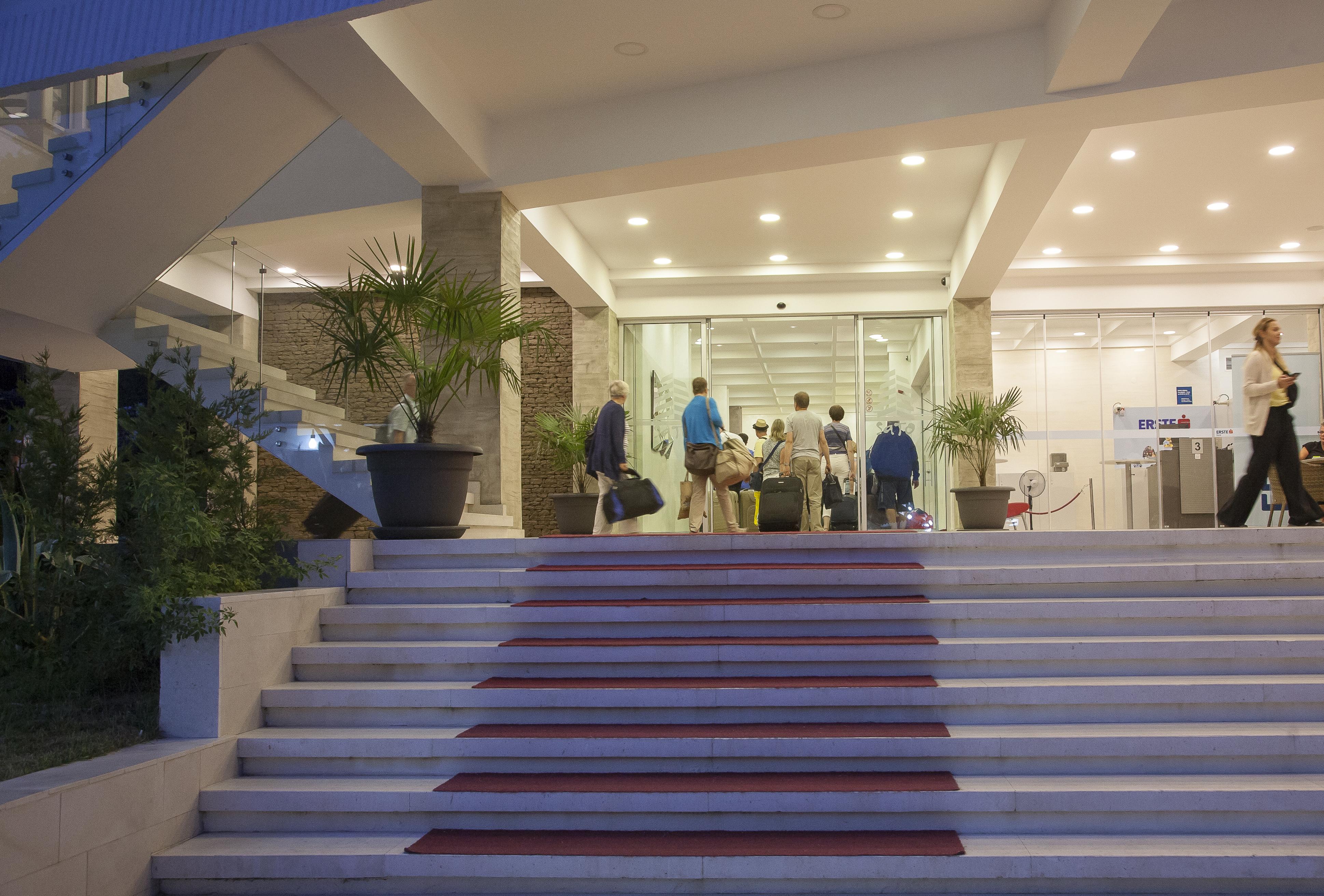 Hotel Sato Conference & Spa Resort ซูโตมอเร ภายนอก รูปภาพ